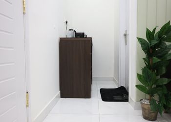 استديو بأثاث مريح وبسيط 