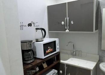 استديو بسرير ماستر وأثاث مريح 