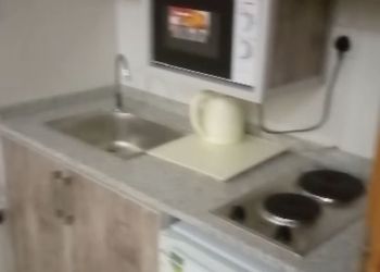 شقة بغرفة جلوس وغرفتين نوم 