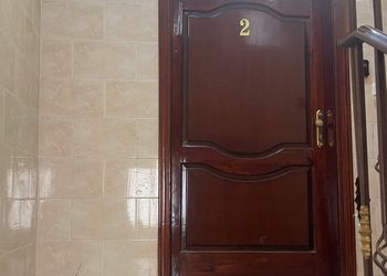 استديو بسرير ماستر وجلسة جانبية