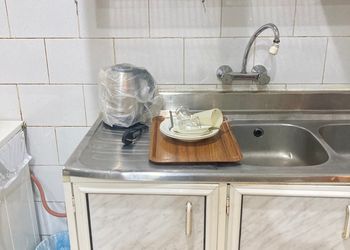 شقة بغرفتين نوم وأثاث مريح
