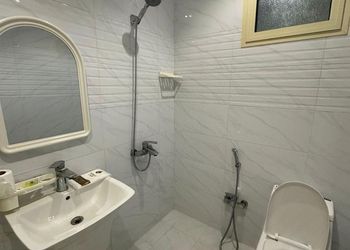 استديو بسرير ماستر وأثاث مريح 