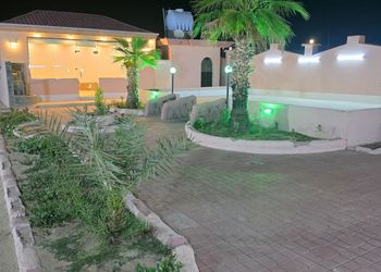 شاليه بملحق خارجي ومجلس 