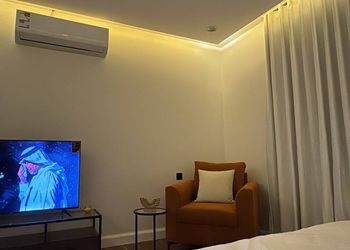 استديو بسرير ماستر وجلسة جانبية 