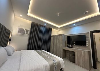 استديو بسرير ماستر وأثاث مريح 