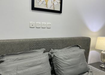 استديو بسرير ماستر وجلسة 