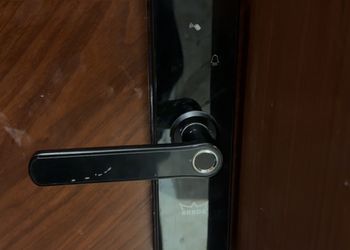 شقة بصالة مريحة وغرفة نوم 