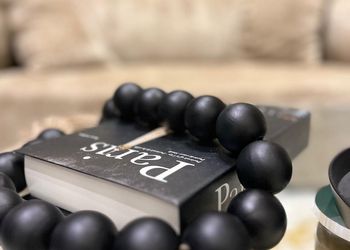 استديو بأثاث مريح وبسيط 