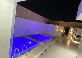 شاليه بغرفة نوم مطلة على المسبح 