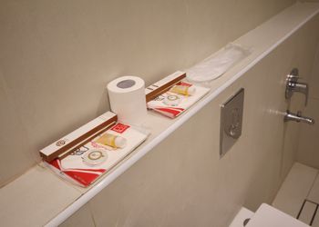 شقة بصالة انيقة وغرفة نوم