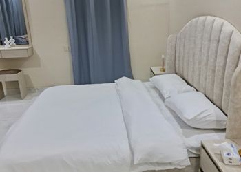 شقة بغرفتين نوم وصالة 