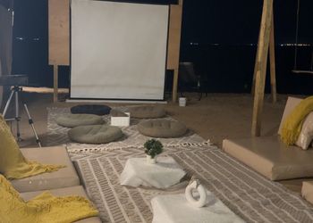كرفان بروجكتر  وجلسة خارجية 