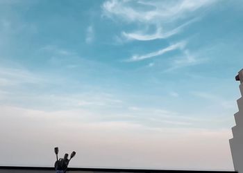 شقة بغرفة وجلسة خارجية قرب البحر