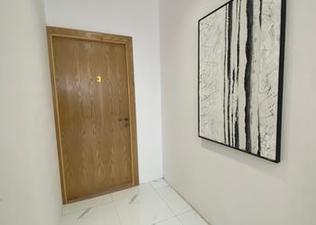 شقة بغرفة معيشة وغرفة نوم 