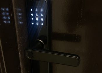 استديو بأثاث مريح وبسيط 