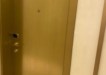 استديو بسرير ماستر وجلسه جانبيه