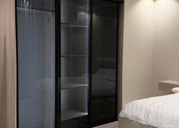 شقة بغرفة نوم وصالة مريحة 