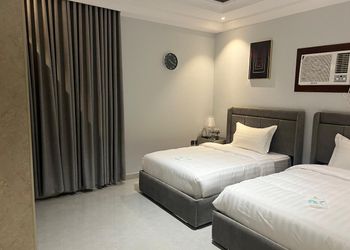 استديو بسريرين مفردة و أثاث مريح