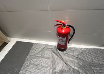 استديو باثاث مريح وبسيط