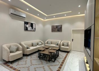 شقة بصالة أنيقة وغرفتين نوم 