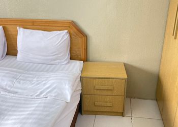 استديو بسرير ماستر وجلسة جانبية 