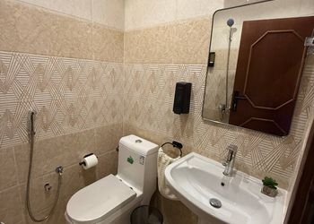 استديو بسرير ماستر وجلسه جانبيه