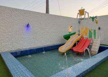 شاليه بصالة داخلية وغرفتين نوم 