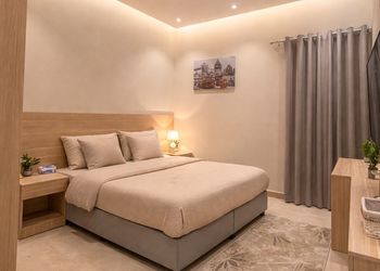استديو بسرير ماستر وأثاث مريح 