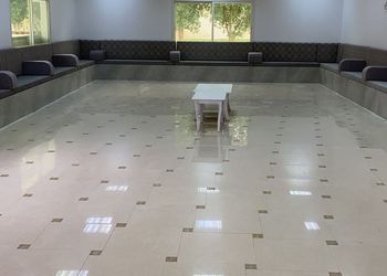 استراحة بمسطح اخضر وجلسه خارجيه