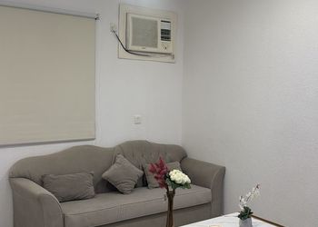 استديو بسرير فردي وجلسة جانبية