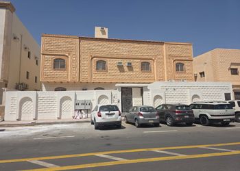 شقة بغرفة معيشة وغرفة نوم 