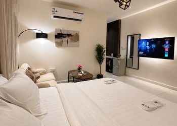 استديو بأثاث مريح وبسيط 