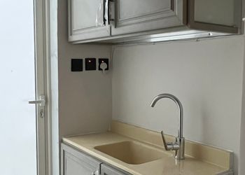 استديو بدخول ذاتي وسرير مريح 