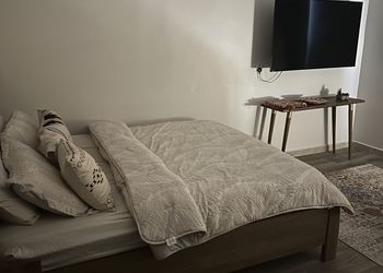 استديو بسرير ماستر وجلسة 