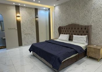 شقه ثلاث غرف وصاله وغرفه خادمه