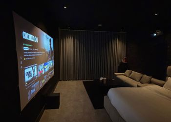 استديو بسينما وسرير ماستر 