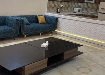 شاليه بمسطح اخضر وجلسة خارجية 