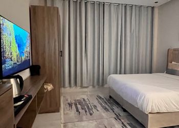استديو هادئ بسرير ماستر
