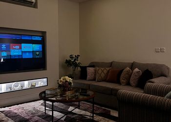 شقة بصالة انيقة وغرفة نوم