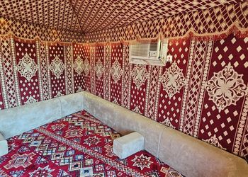 استراحة بمسبح وجلسة خارجية 