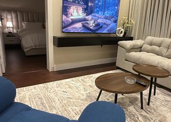 شقة بصالة مريحة ودخول ذاتي