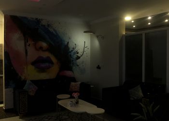 شاليه بصالة مطلة على المسبح 