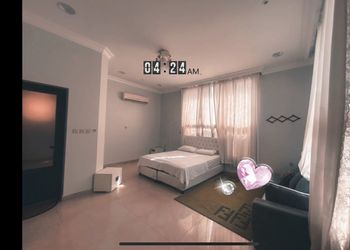  شاليه واسع بمسبح كبير 