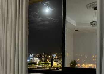 شقة بغرفة معيشة وغرفة نوم 