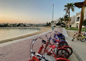 شاليه دور ارضي مطل على البحر