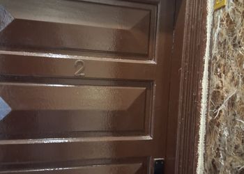 استديو بأسرة مفردة وأثاث مريح