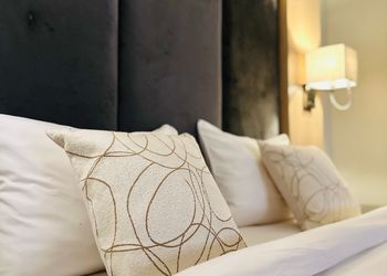 استديو بأثاث مريح وبسيط 