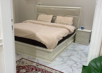 شقة بغرفة معيشة وغرفة نوم 