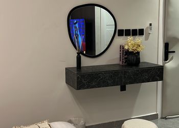 استديو بسرير ماستر وجلسة مريحة 