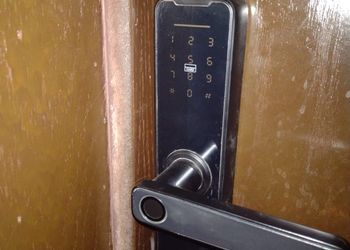 شقة بغرفة معيشة وغرفة نوم 